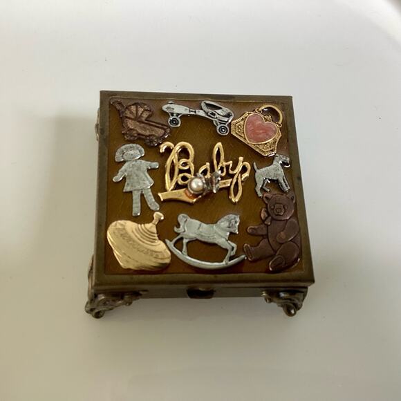 Sweet Romance Trinket Box - Picture 1 of 5